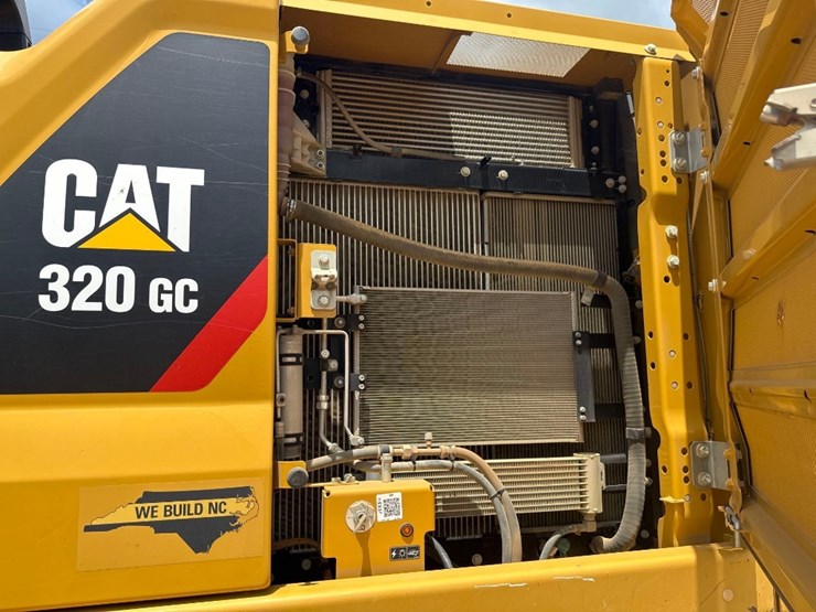 2018-caterpillar-320gc-image-19