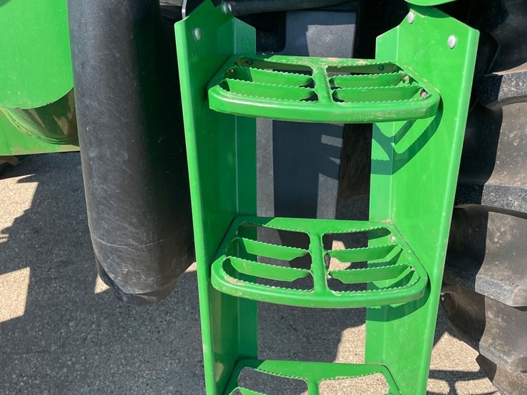 2015-john-deere-6115d-image-30