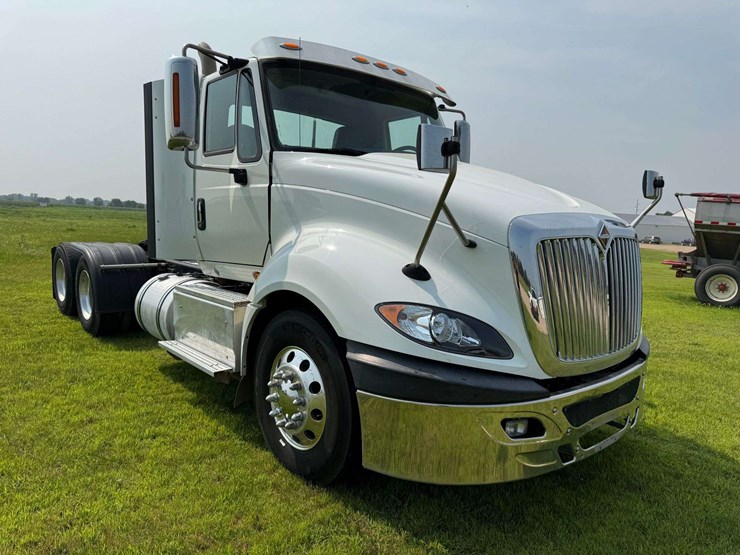 2016-international-prostar-image-6