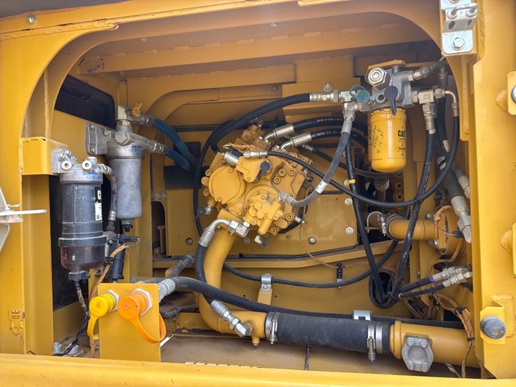 2018-caterpillar-326fl-image-18