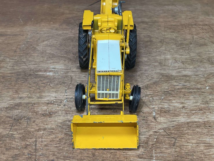 1/16-ih-3444-backhoe-ertl-image-10