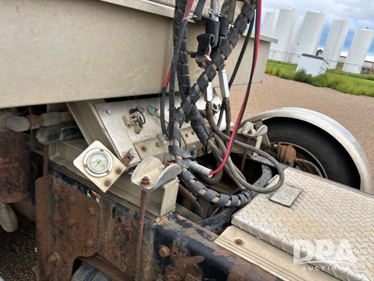 2012-peterbilt-386-image-42