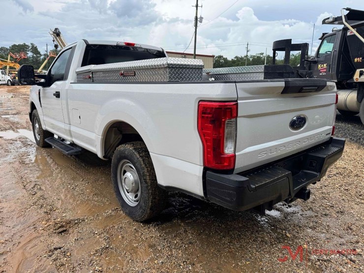2017-ford-f250-xl-image-4