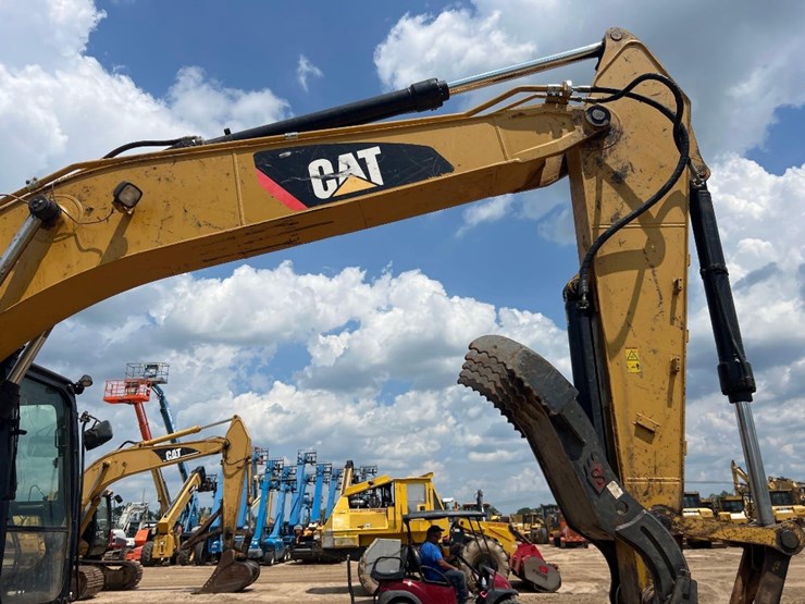 caterpillar-320fl-image-22