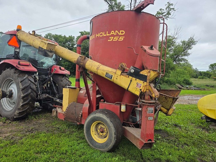 new-holland-355-image-4