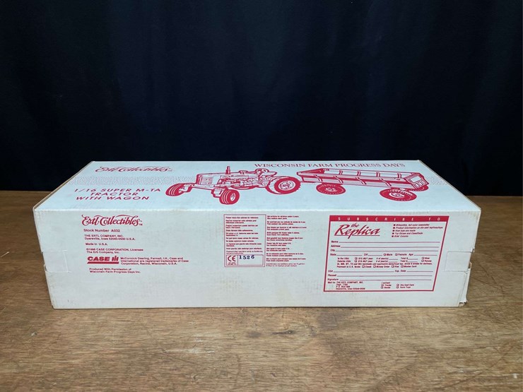 1/16-farmall-super-m-ta-+-wagon-1996-wisconsin-nib-ertl-image-18