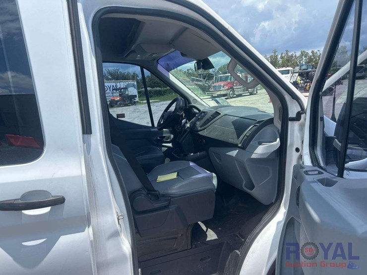 2016-ford-transit-image-24