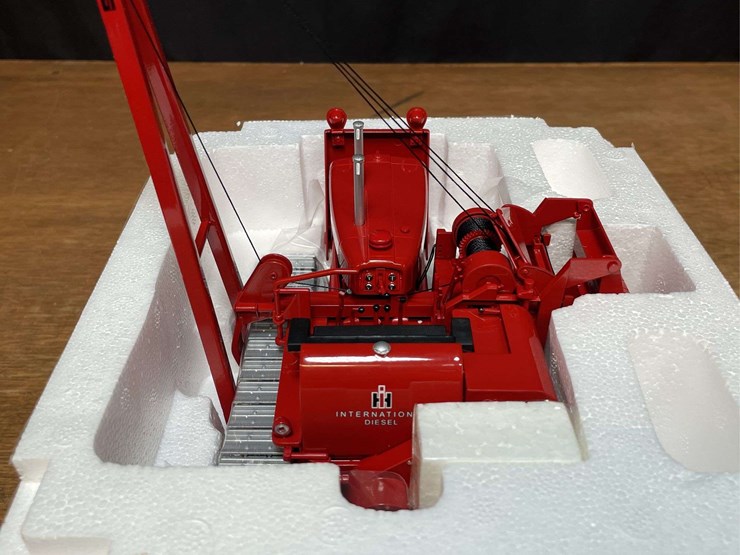 1/25-ih-td24-crawler-w/superier-pipe-layer-nib-sc-image-10