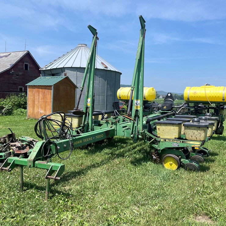 JOHN DEERE 7200