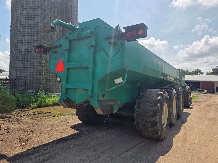houle-7300-gallon-manure-tank,-3-axle,-front-and-back-axles-steer,-725/65-26-tires,-was-used-in-spri-image-21