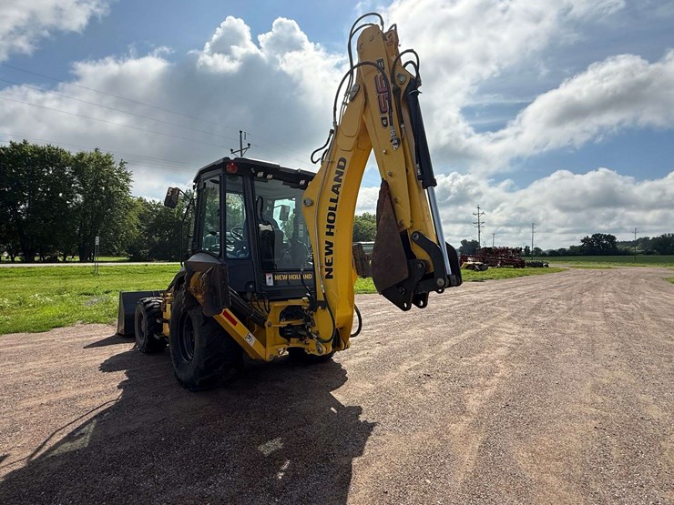 new-holland-b95d-backhoe,-fwa,-88”-front-bucket,-378-hours,-extended-hoe,-17”-back-bucket,-out-rigge-image-16