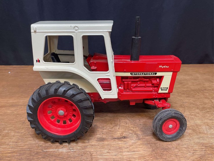 1/16-ih-966-ertl-image-7