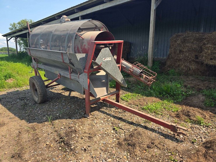 hutchingson-single-phase-grain-screener,-(2)-1.5hp-electric-motors,-78-15-tires-on-4-bolt-rims-image-2