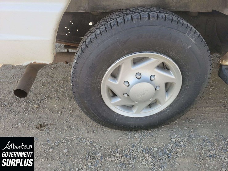 2014-ford-cargo-image-11