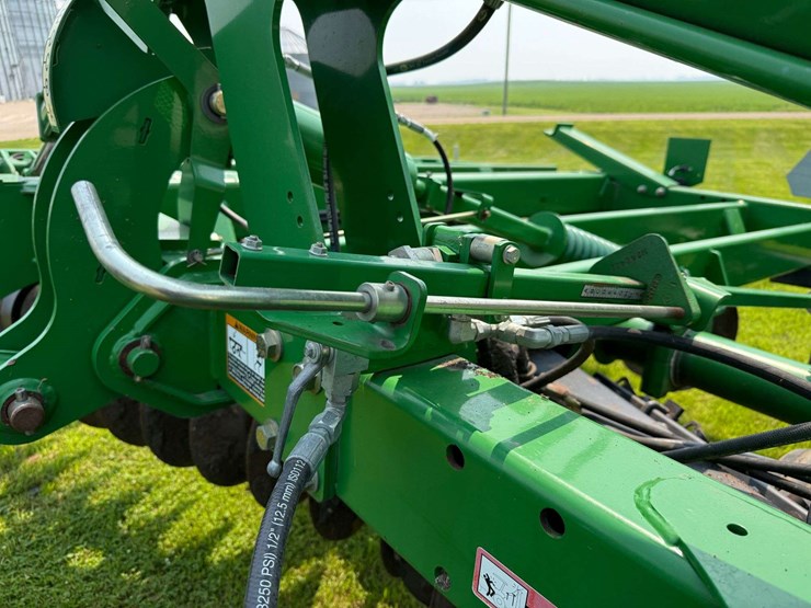 2013-john-deere-2623-image-17