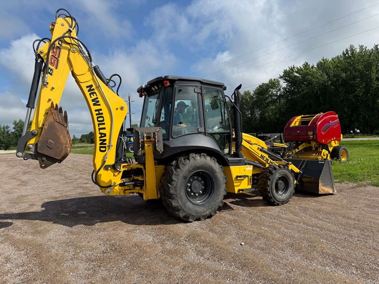 new-holland-b95d-backhoe,-fwa,-88”-front-bucket,-378-hours,-extended-hoe,-17”-back-bucket,-out-rigge-image-11