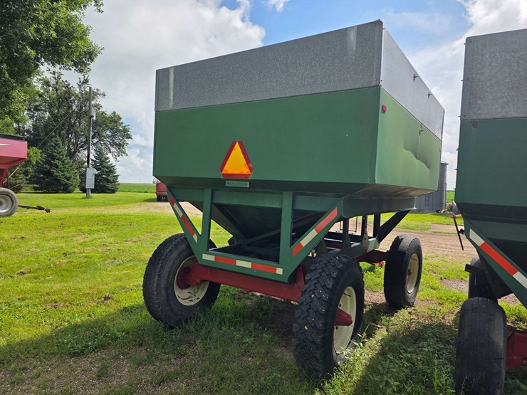 dakon-gravity-box-on-dakon-model-1212-running-gear,-extendable-hitch,-10.00-20-tires-on-8-bolt-rims,-image-12