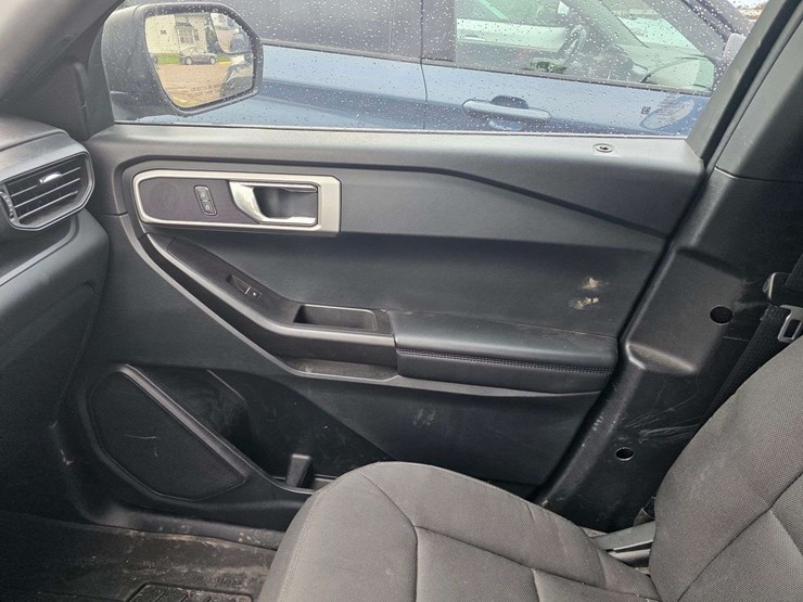 2021-ford-explorer-image-12