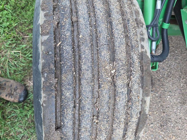 2007-john-deere-568-image-9
