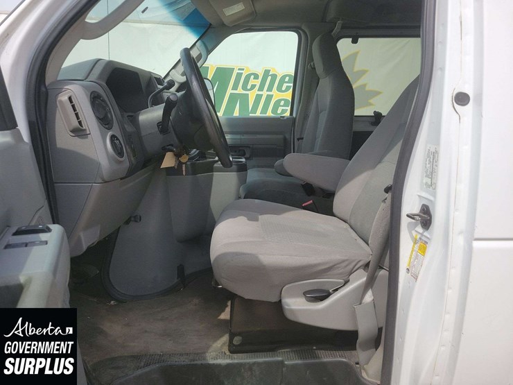 2013-ford-cargo-image-17