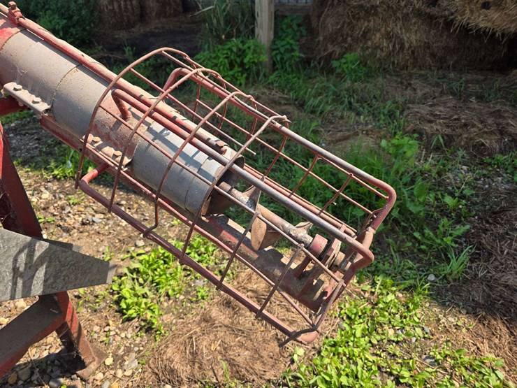 hutchingson-single-phase-grain-screener,-(2)-1.5hp-electric-motors,-78-15-tires-on-4-bolt-rims-image-14