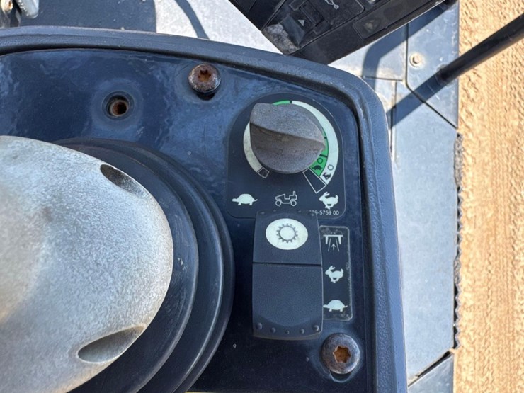 2014-caterpillar-cb54-image-27