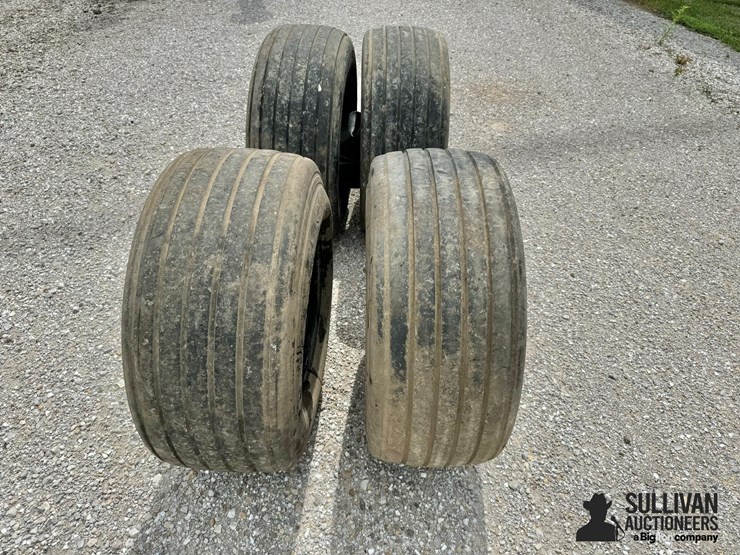 12.5l-15-implement-tires-image-8