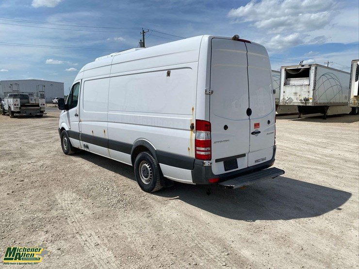2016-mercedes-benz-sprinter-2500-image-3