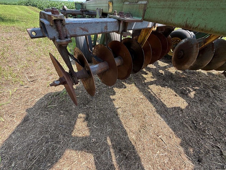 john-deere-235-image-15