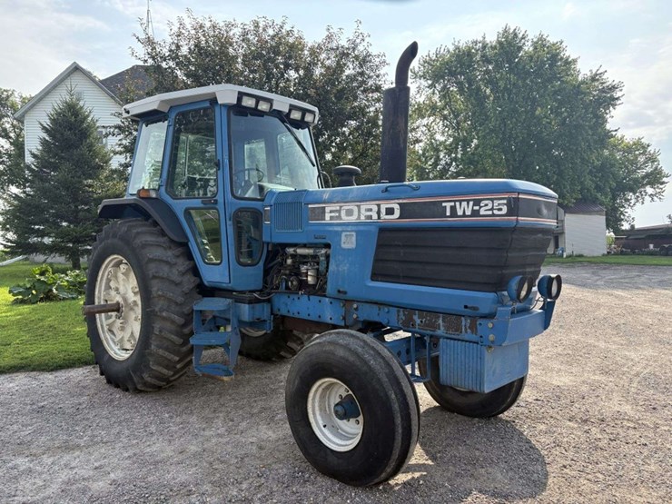 1988-ford-tw25-image-3