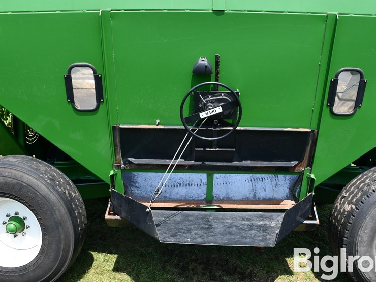 unverferth-gw-530-gravity-wagon-image-14