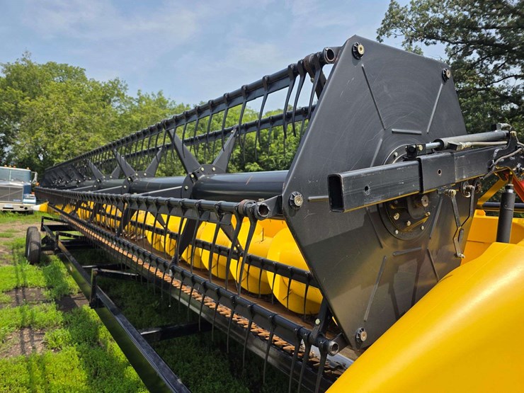 2011-new-holland-35-image-3