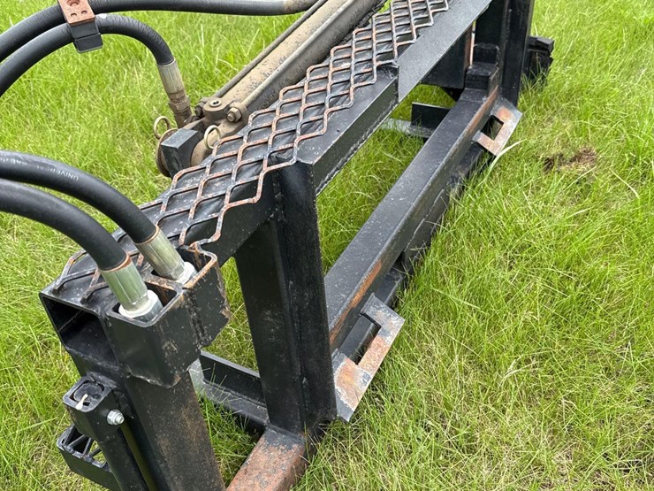 skidloader-quick-tach-groomer-image-2