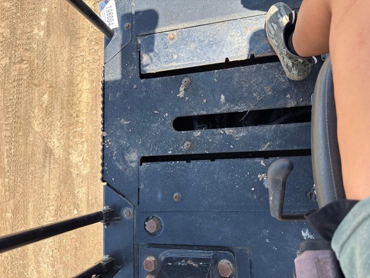 2014-caterpillar-cb54-image-29
