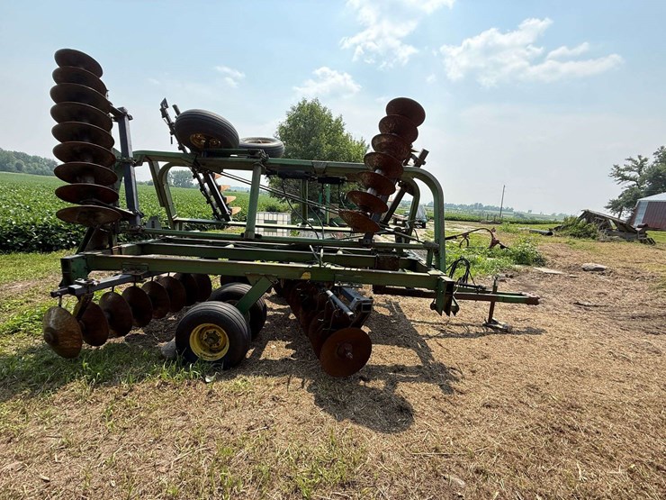 john-deere-235-image-4