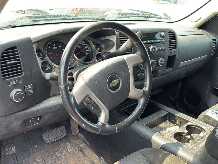 2011-chevrolet-silverado-1500-image-18