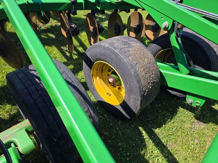 2016-john-deere-18-image-37