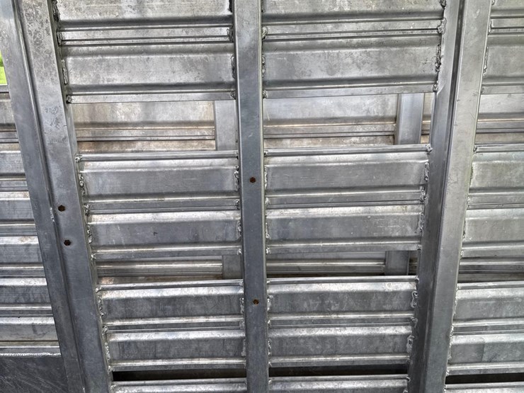 2012-featherlite-7ft-x-24ft-aluminum-gooseneck-livestock-trailer-image-29