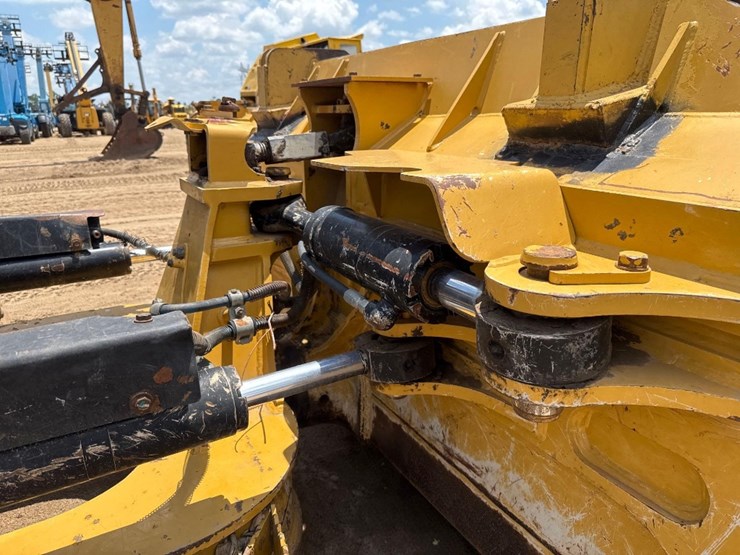 2019-caterpillar-d6k2-lgp-image-23