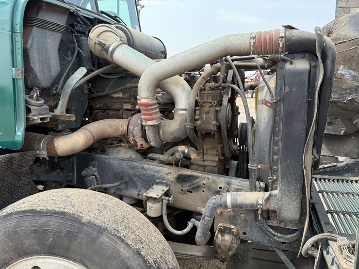 1993-freightliner-fld120-image-48