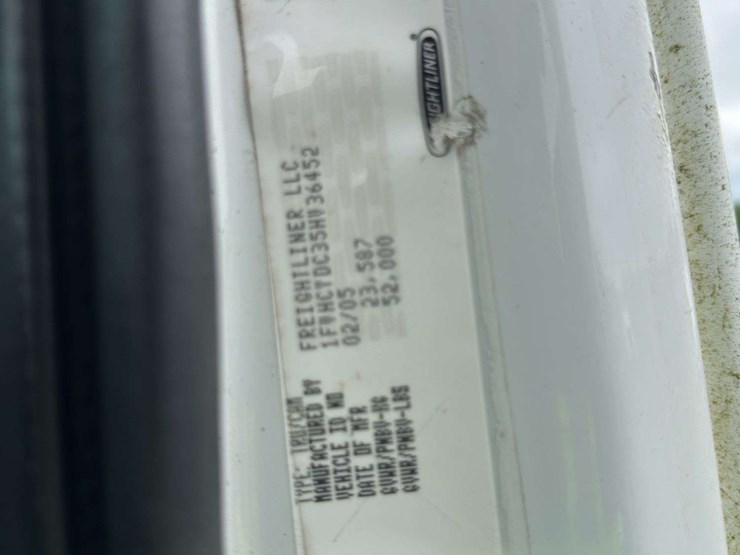 2005-freightliner-m2-106-t/a-dump-truck-(26’-box)-image-19