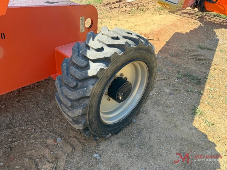 2015-jlg-600s-image-7