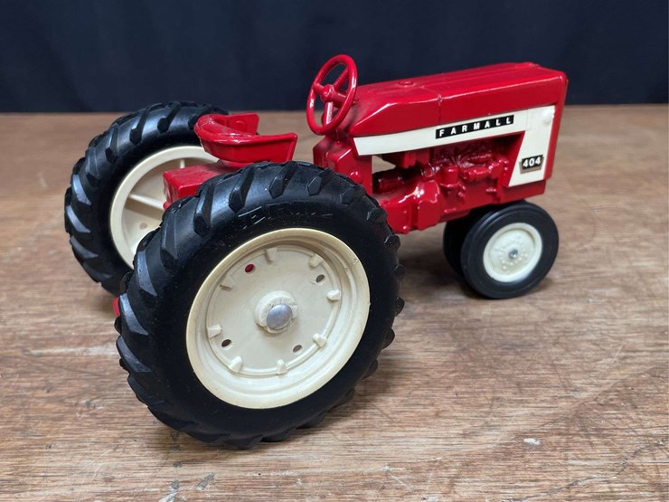 1/16-farmall-404-ertl-image-7
