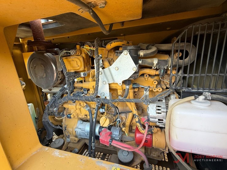 2019-caterpillar-310-image-24