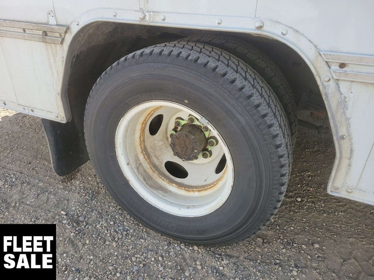 2011-ford-e450-image-12