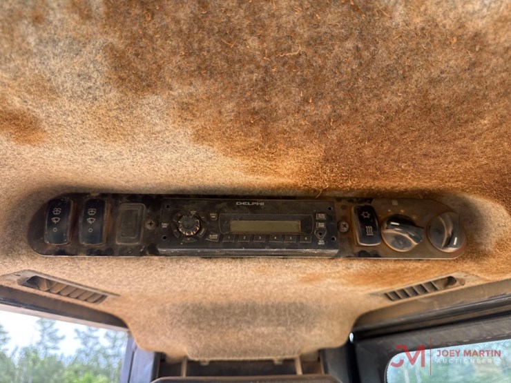 2010-deere-850j-image-15