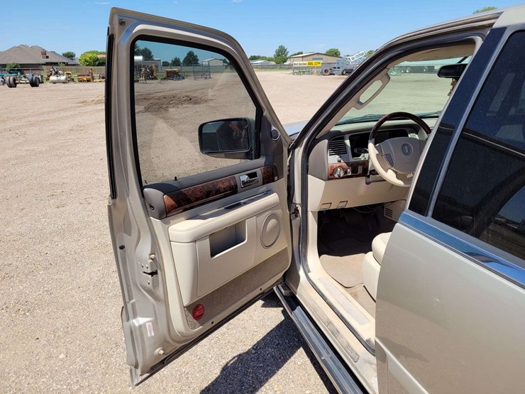 2004-lincoln-navigator-image-9