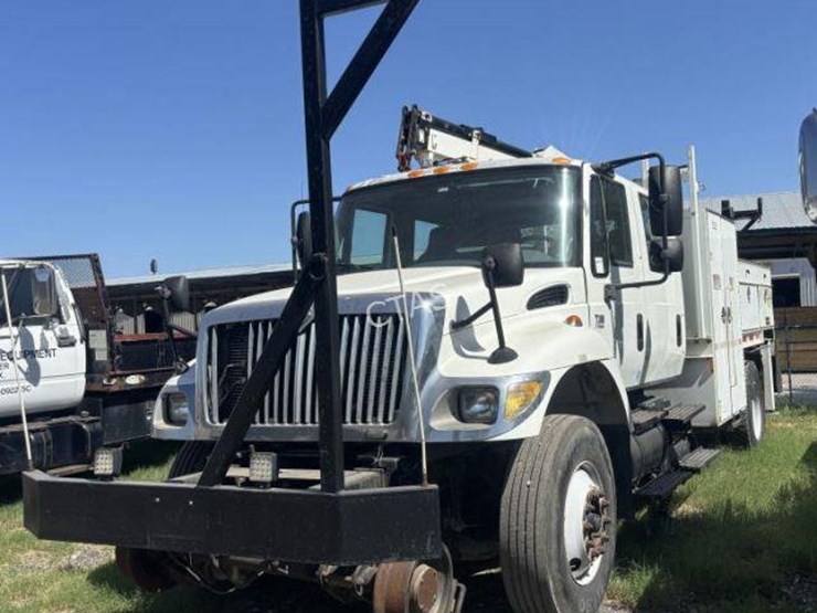#299-•-2006-international-7300-high-rail-section-truck-image-1