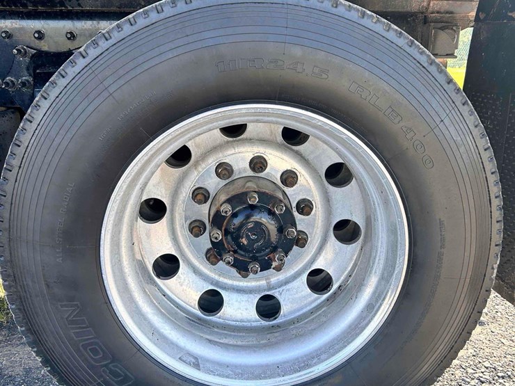 2022-western-star-tri-axle-dump-image-9