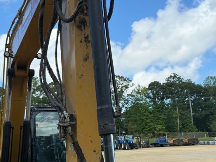 2019-caterpillar-310-image-14